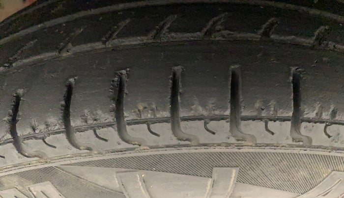 2017 Renault Kwid RXT 0.8, Petrol, Manual, 30,702 km, Left Front Tyre Tread