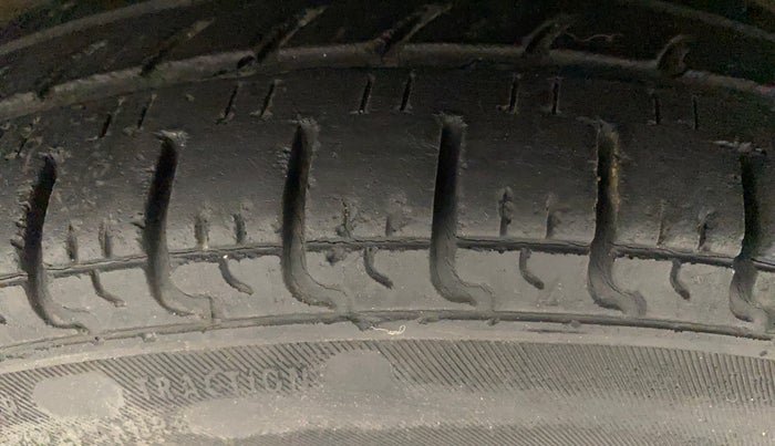 2017 Renault Kwid RXT 0.8, Petrol, Manual, 30,702 km, Right Front Tyre Tread