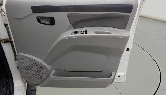 2019 Mahindra Scorpio S9, Diesel, Manual, 37,999 km, Driver Side Door Panels Control