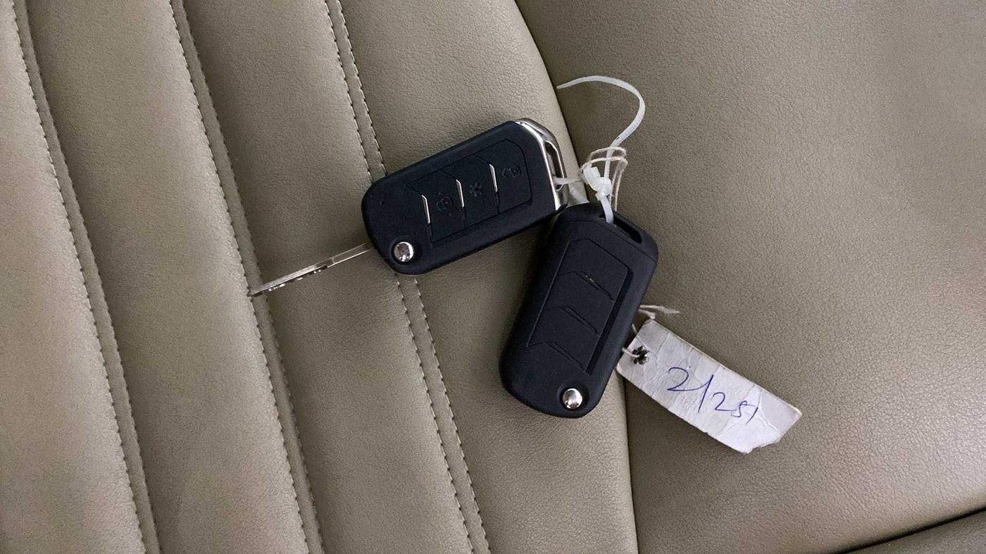 2019 Mahindra Scorpio S9, Diesel, Manual, 37,999 km, Key Close Up