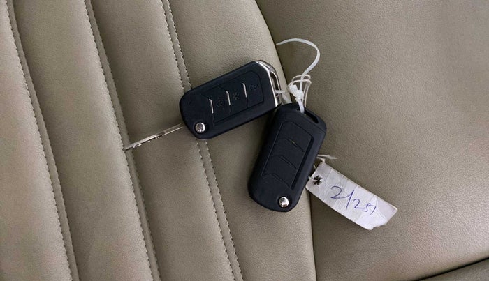 2019 Mahindra Scorpio S9, Diesel, Manual, 37,999 km, Key Close Up