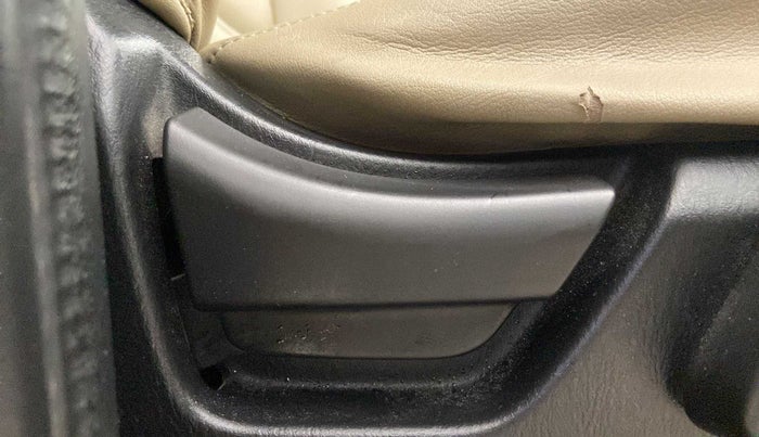 2019 Mahindra Scorpio S9, Diesel, Manual, 37,999 km, Driver Side Adjustment Panel