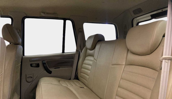 2019 Mahindra Scorpio S9, Diesel, Manual, 37,999 km, Right Side Rear Door Cabin