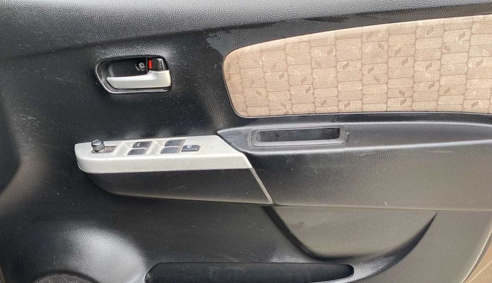 2013 Maruti Wagon R 1.0 VXI, Petrol, Manual, 29,532 km, Driver Side Door Panels Control