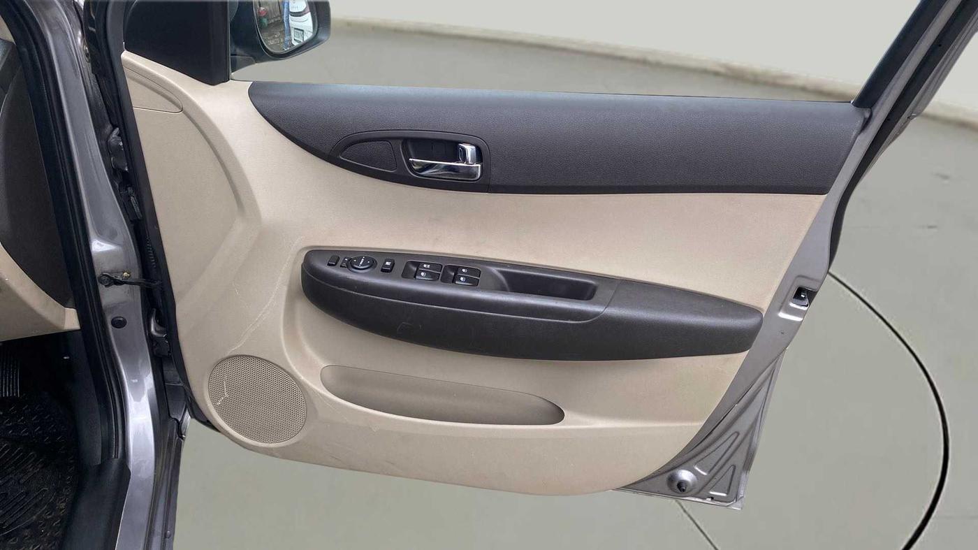 2013 Hyundai i20 ASTA 1.2, Petrol, Manual, 20,992 km, Driver Side Door Panels Control
