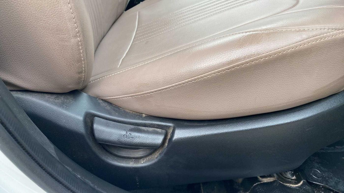 2017 Hyundai Xcent E+, Petrol, Manual, 27,747 km, Driver Side Adjustment Panel