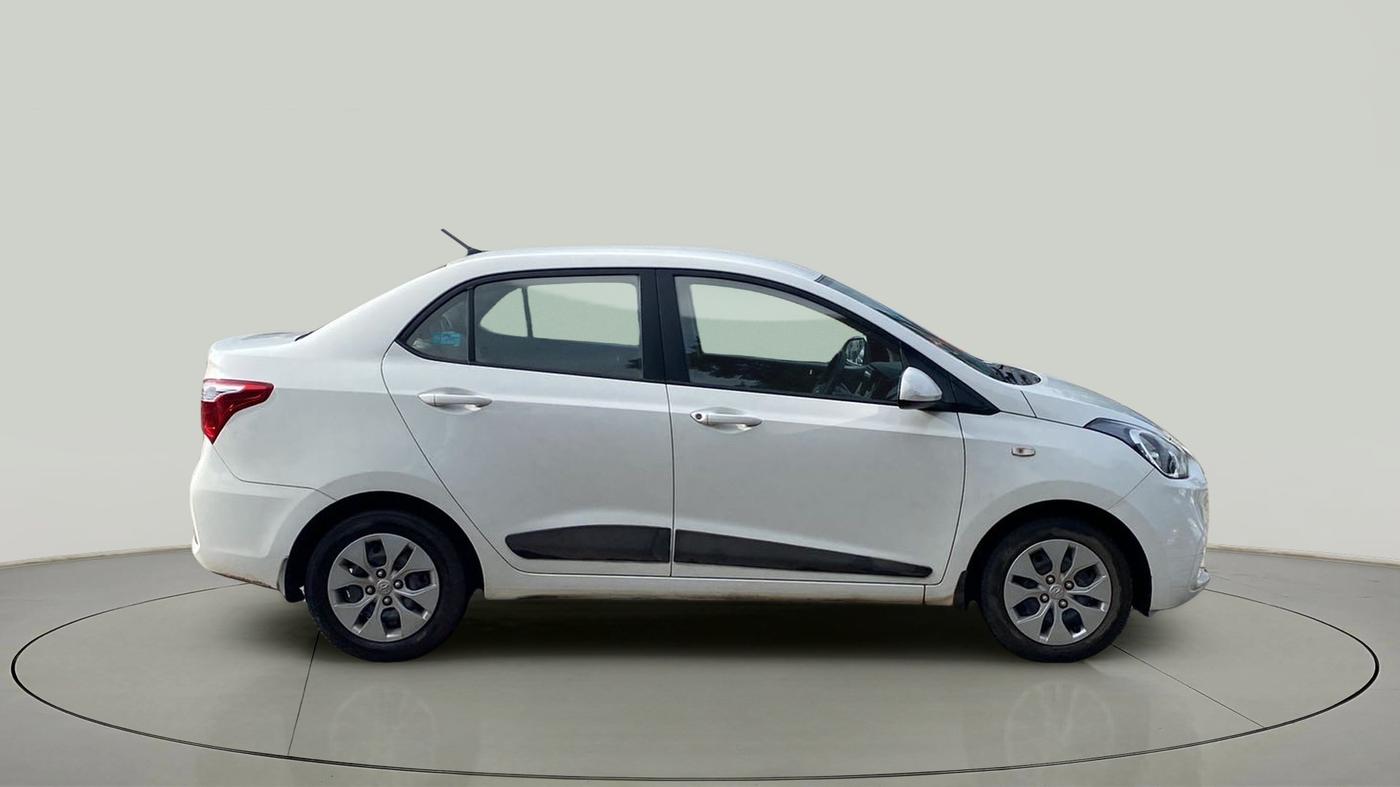 2017 Hyundai Xcent E+, Petrol, Manual, 27,747 km, Right Side