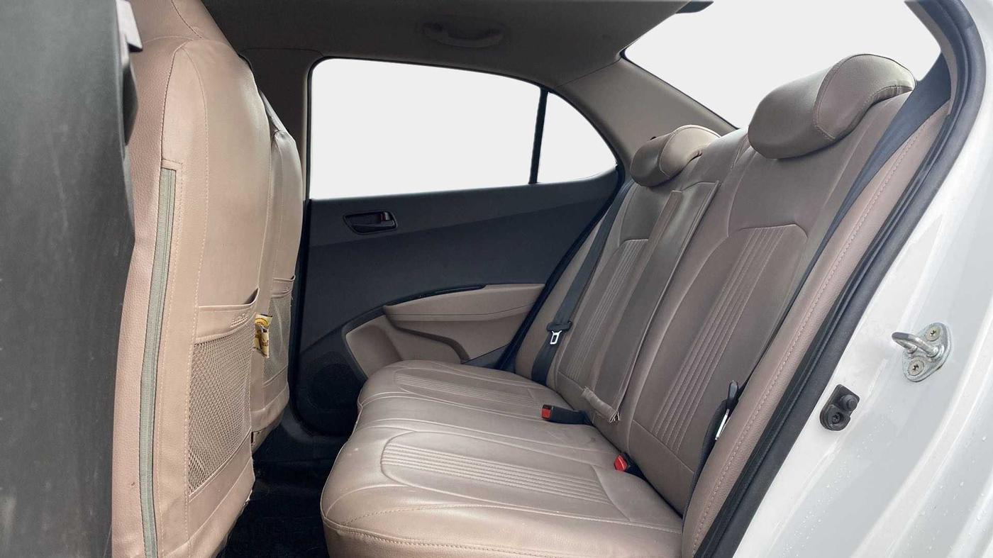 2017 Hyundai Xcent E+, Petrol, Manual, 27,747 km, Right Side Rear Door Cabin