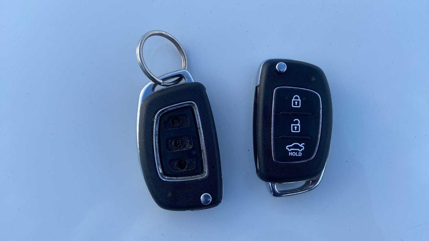 2013 Hyundai Verna FLUIDIC 1.6 VTVT EX, Petrol, Manual, 1,03,738 km, Key Close Up