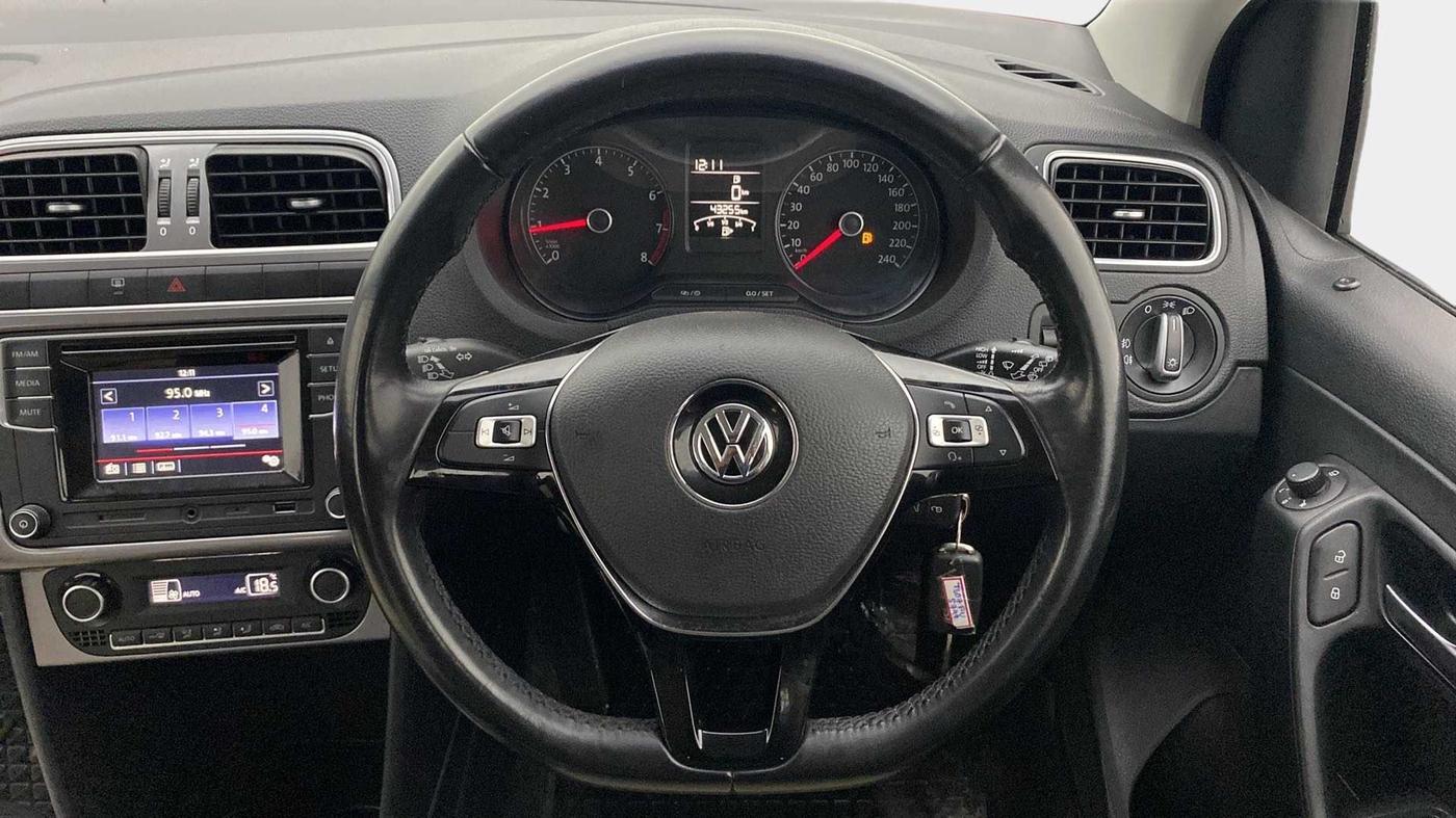 2017 Volkswagen Polo HIGHLINE1.2L, Petrol, Manual, 43,208 km, Steering Wheel Close Up