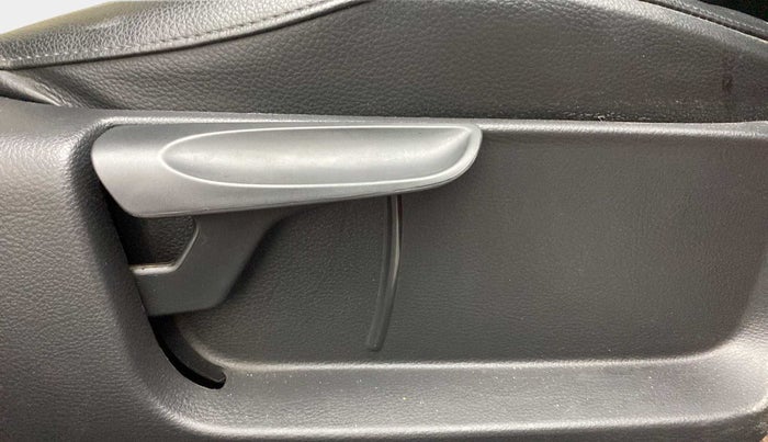 2017 Volkswagen Polo HIGHLINE1.2L, Petrol, Manual, 43,208 km, Driver Side Adjustment Panel