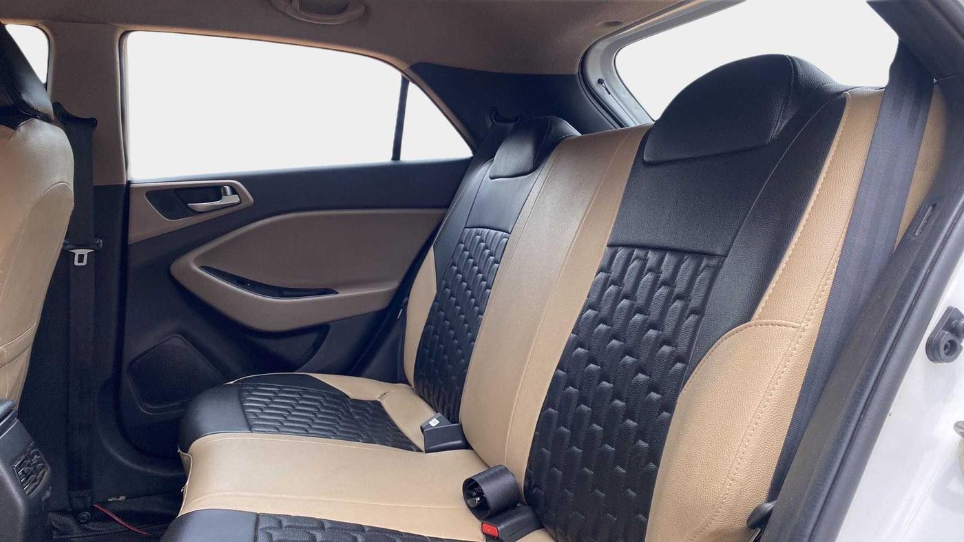 2019 Hyundai Elite i20 SPORTZ PLUS 1.2, Petrol, Manual, 21,831 km, Right Side Rear Door Cabin