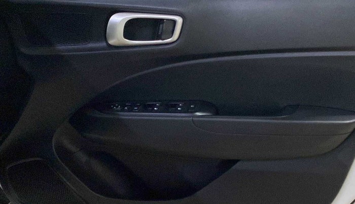 2019 Hyundai VENUE SX PLUS 1.0 TURBO DCT, Petrol, Automatic, 41,704 km, Driver Side Door Panels Control