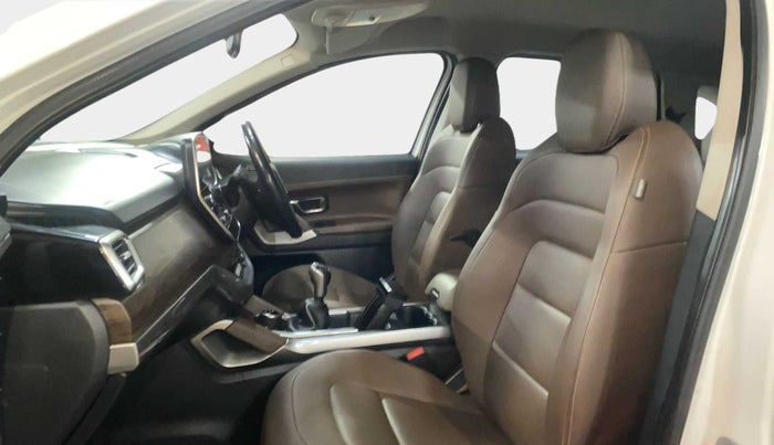 2019 Tata Harrier XZ 2.0L, Diesel, Manual, 61,947 km, Right Side Front Door Cabin