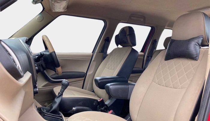 2019 Mahindra TUV300 T10 DUAL TONE, Diesel, Manual, 58,666 km, Right Side Front Door Cabin
