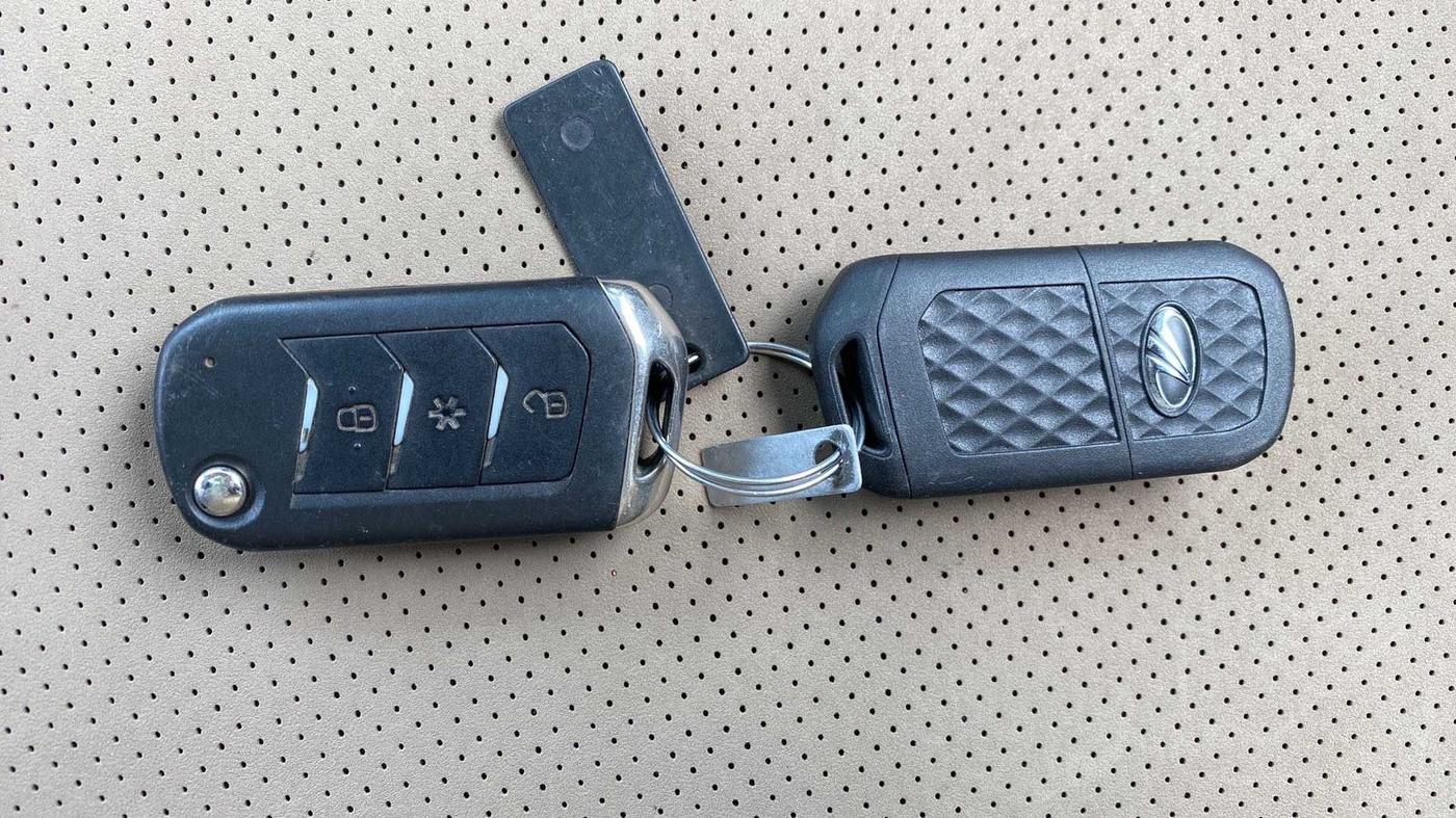 2019 Mahindra TUV300 T10 DUAL TONE, Diesel, Manual, 58,666 km, Key Close Up