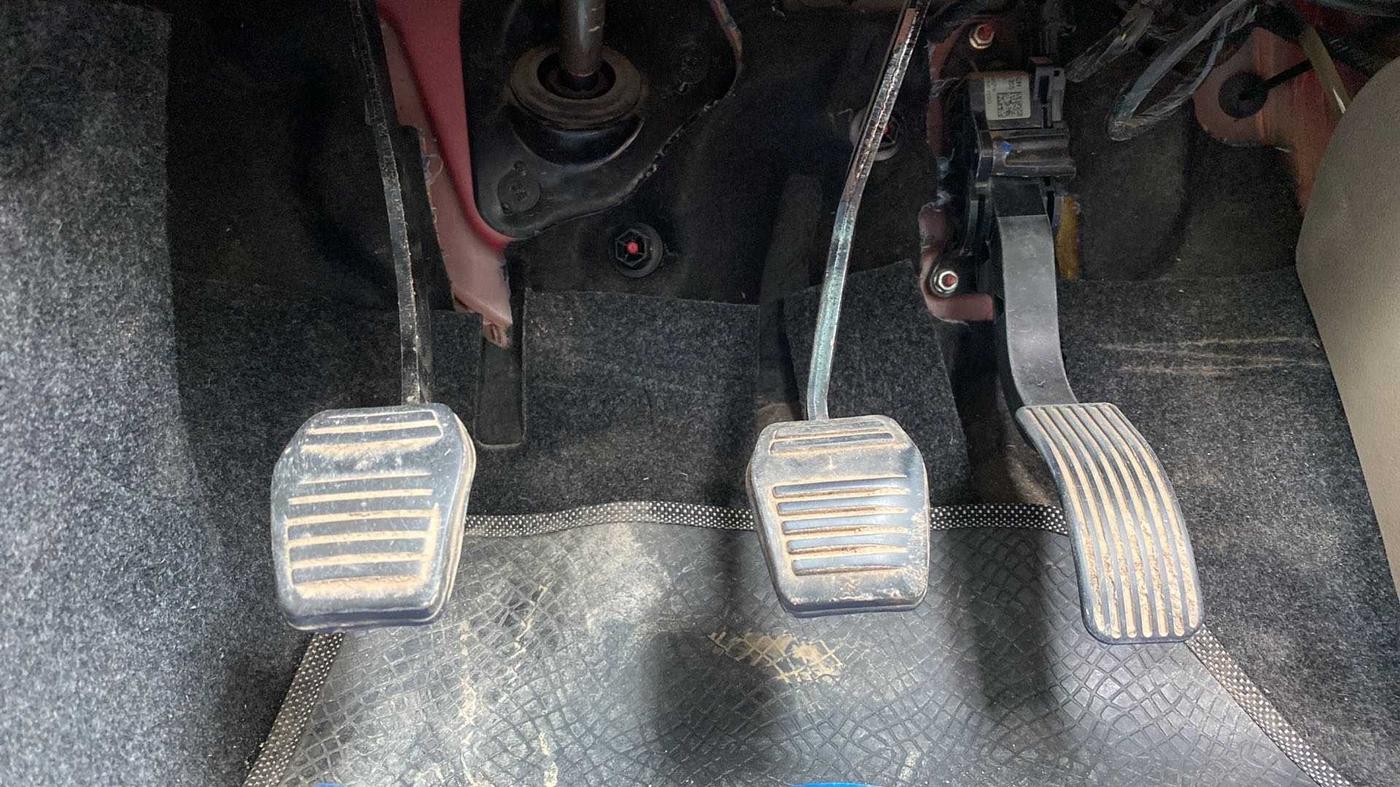 2019 Mahindra TUV300 T10 DUAL TONE, Diesel, Manual, 58,666 km, Pedals