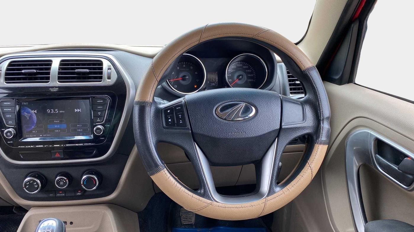 2019 Mahindra TUV300 T10 DUAL TONE, Diesel, Manual, 58,666 km, Steering Wheel Close Up