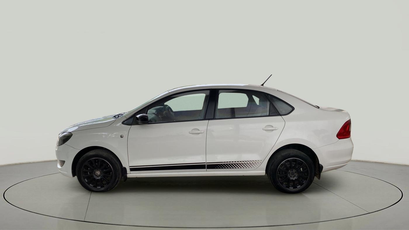 2015 Skoda Rapid 1.5 TDI CR ELEGANCE AT, Diesel, Automatic, 70,476 km, Left Side