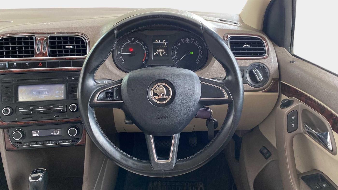 2015 Skoda Rapid 1.5 TDI CR ELEGANCE AT, Diesel, Automatic, 70,476 km, Steering Wheel Close Up