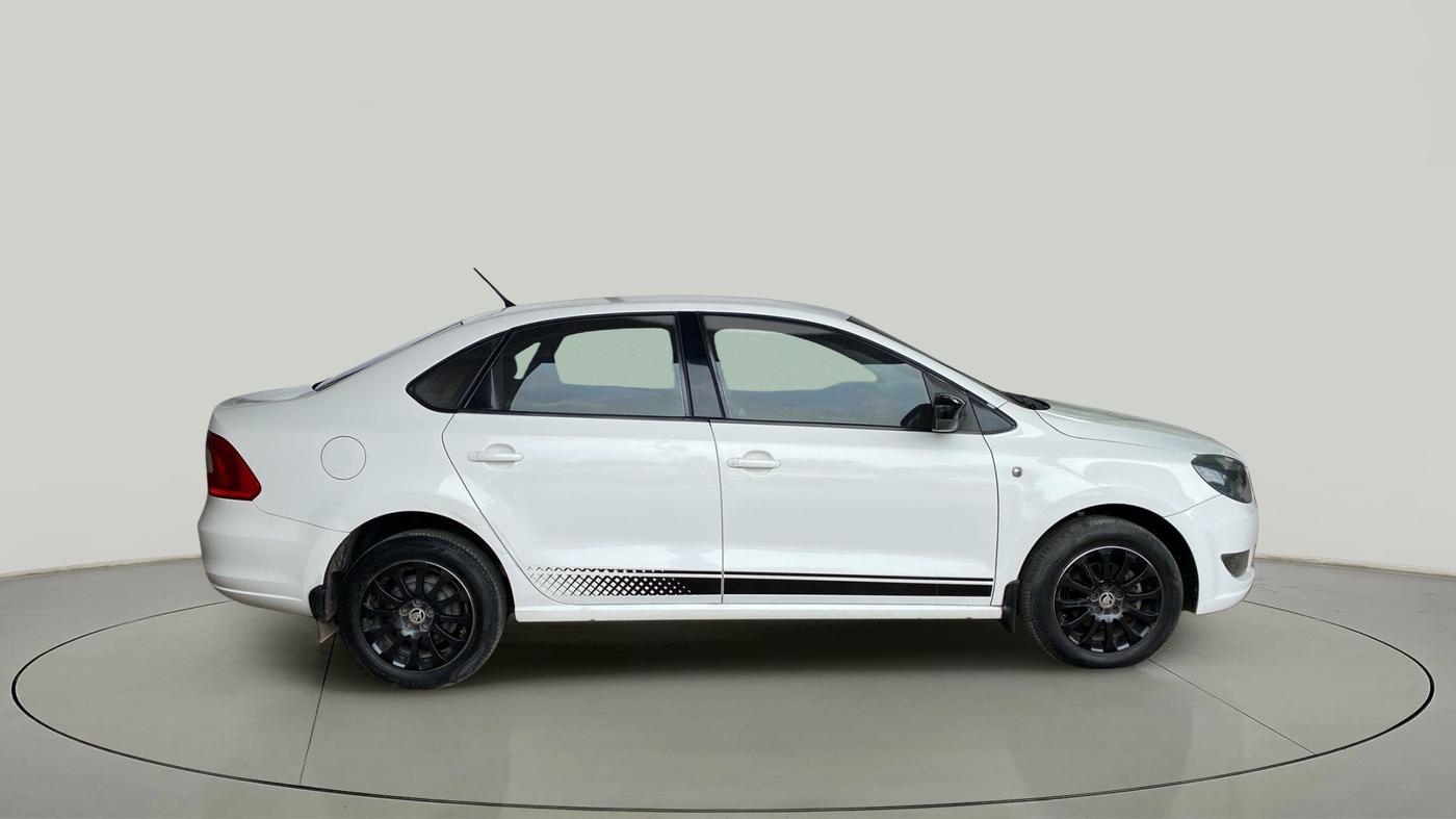 2015 Skoda Rapid 1.5 TDI CR ELEGANCE AT, Diesel, Automatic, 70,476 km, Right Side View
