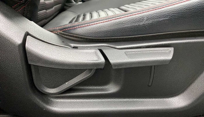 2021 KIA SONET GTX PLUS 1.0 IMT, Petrol, Manual, 40,234 km, Driver Side Adjustment Panel