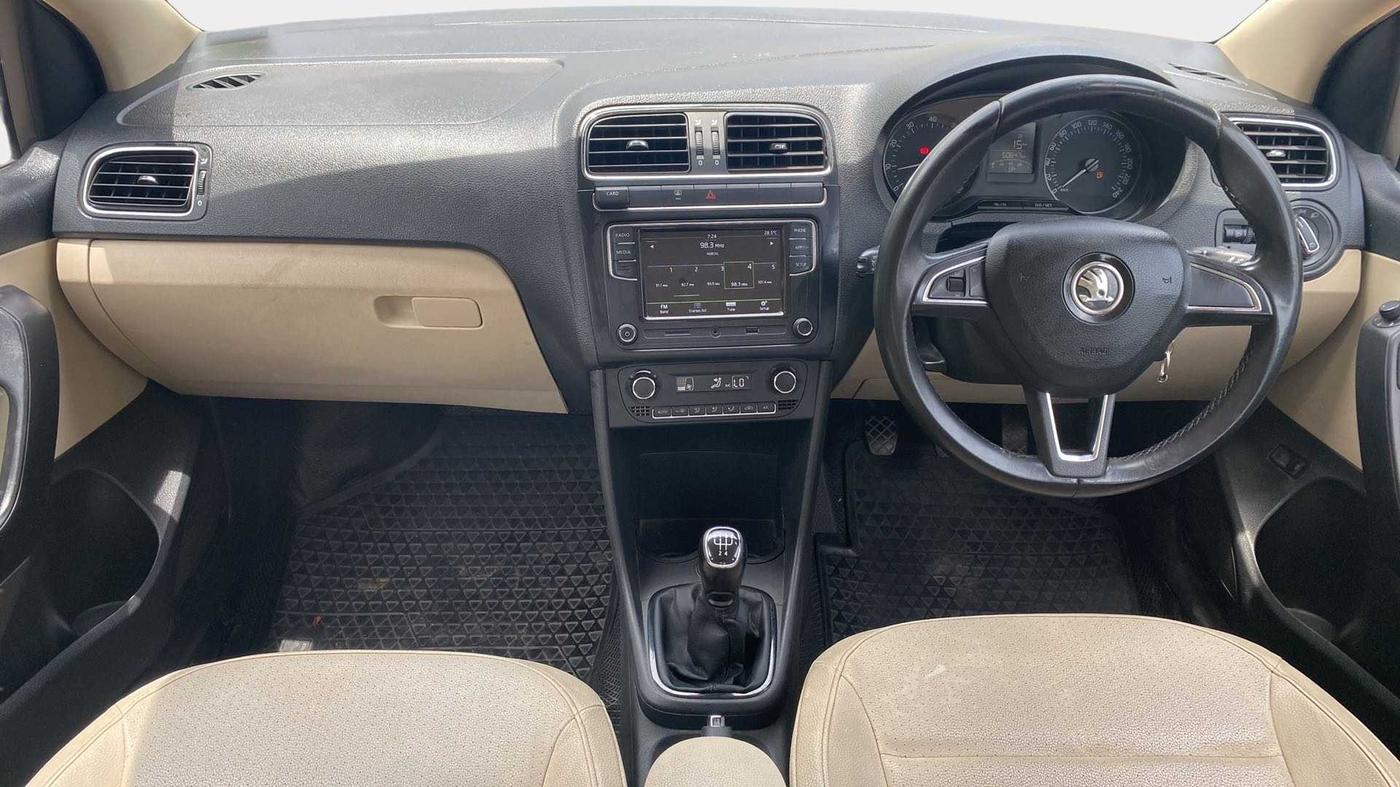 2018 Skoda Rapid STYLE 1.6 MPI, Petrol, Manual, 51,073 km, Dashboard