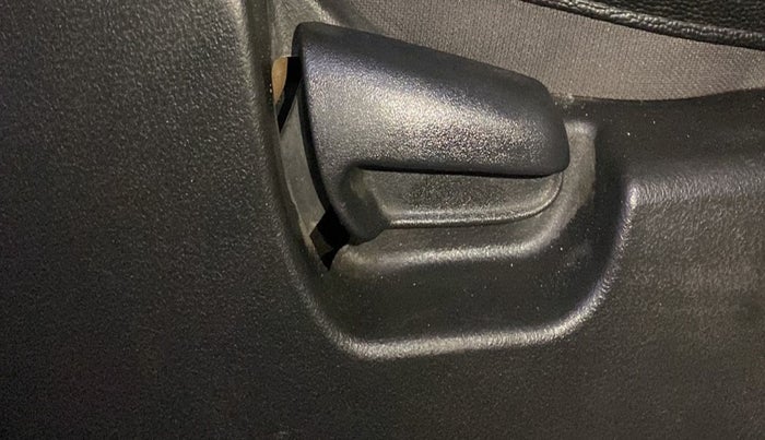 2017 Maruti Wagon R 1.0 LXI CNG, CNG, Manual, 56,945 km, Driver Side Adjustment Panel