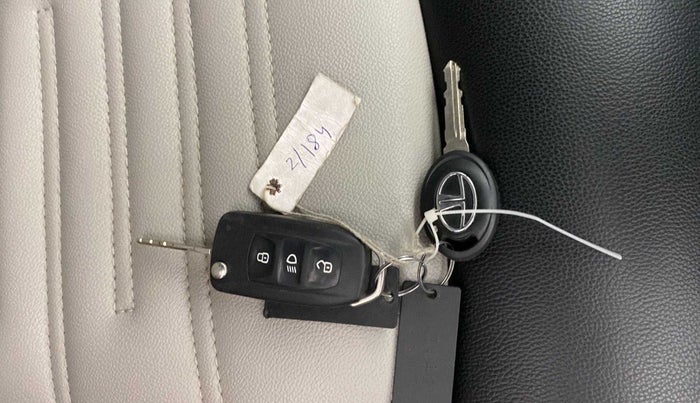 2017 Tata Tiago XZA PETROL, Petrol, Automatic, 43,322 km, Key Close Up