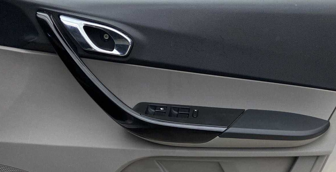 2017 Tata Tiago XZA PETROL, Petrol, Automatic, 43,322 km, Driver Side Door Panels Control