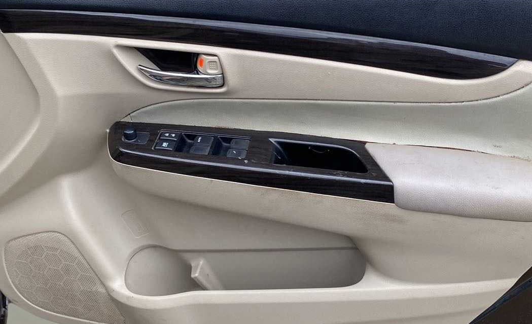 2017 Maruti Ciaz VXI+, Petrol, Manual, 62,978 km, Driver Side Door Panels Control