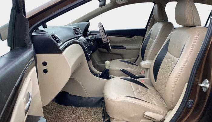 2017 Maruti Ciaz VXI+, Petrol, Manual, 62,978 km, Right Side Front Door Cabin