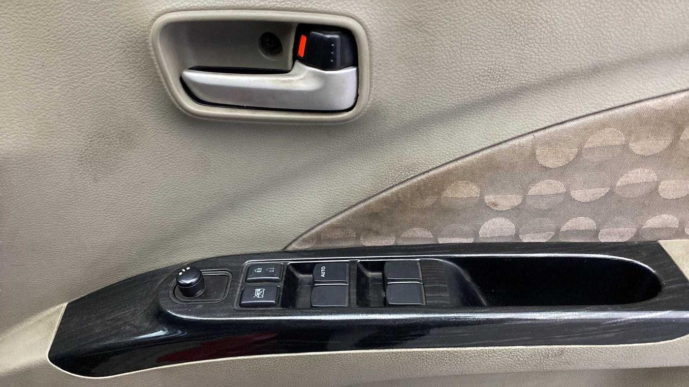 2014 Maruti Celerio ZXI, Petrol, Manual, 98,147 km, Driver Side Door Panels Control