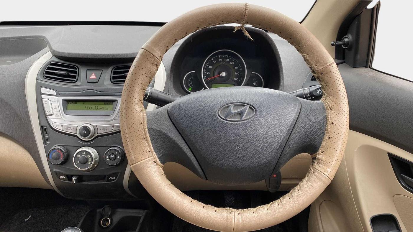 2015 Hyundai Eon MAGNA +, Petrol, Manual, 33,216 km, Steering Wheel Close Up