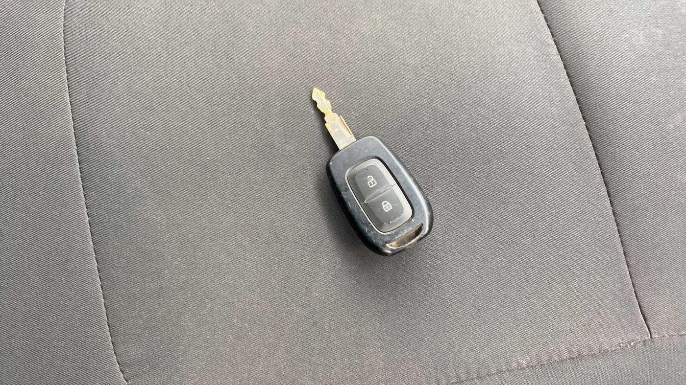 2020 Renault Kwid NEOTECH RXL 1.0 AMT, Petrol, Automatic, 44,042 km, Key Close Up