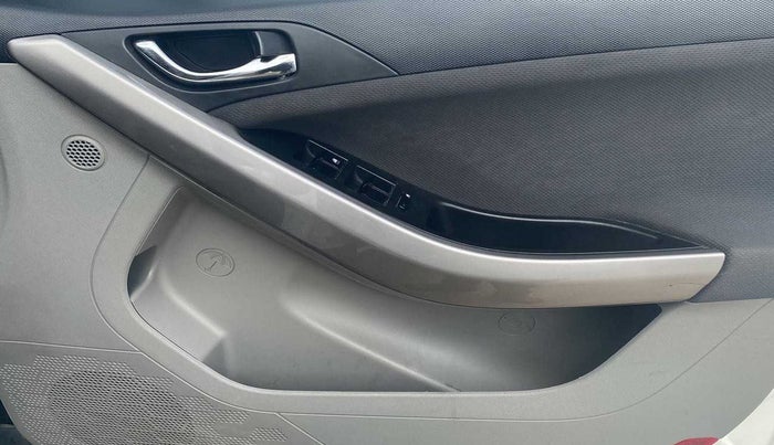 2019 Tata NEXON XZA PLUS PETROL DUAL TONE, Petrol, Automatic, 39,347 km, Driver Side Door Panels Control