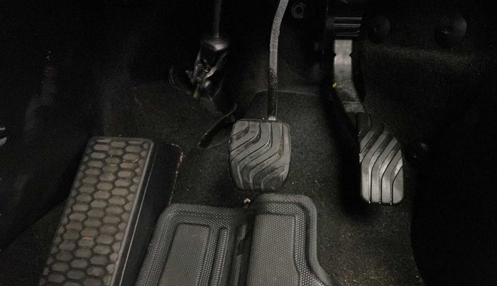 2022 Nissan MAGNITE XV PREMIUM TURBO CVT, Petrol, Automatic, 11,138 km, Pedals