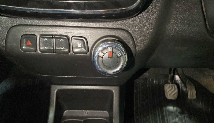 2018 Renault Kwid RXT 1.0 AMT (O), Petrol, Automatic, 38,847 km, Gear Lever
