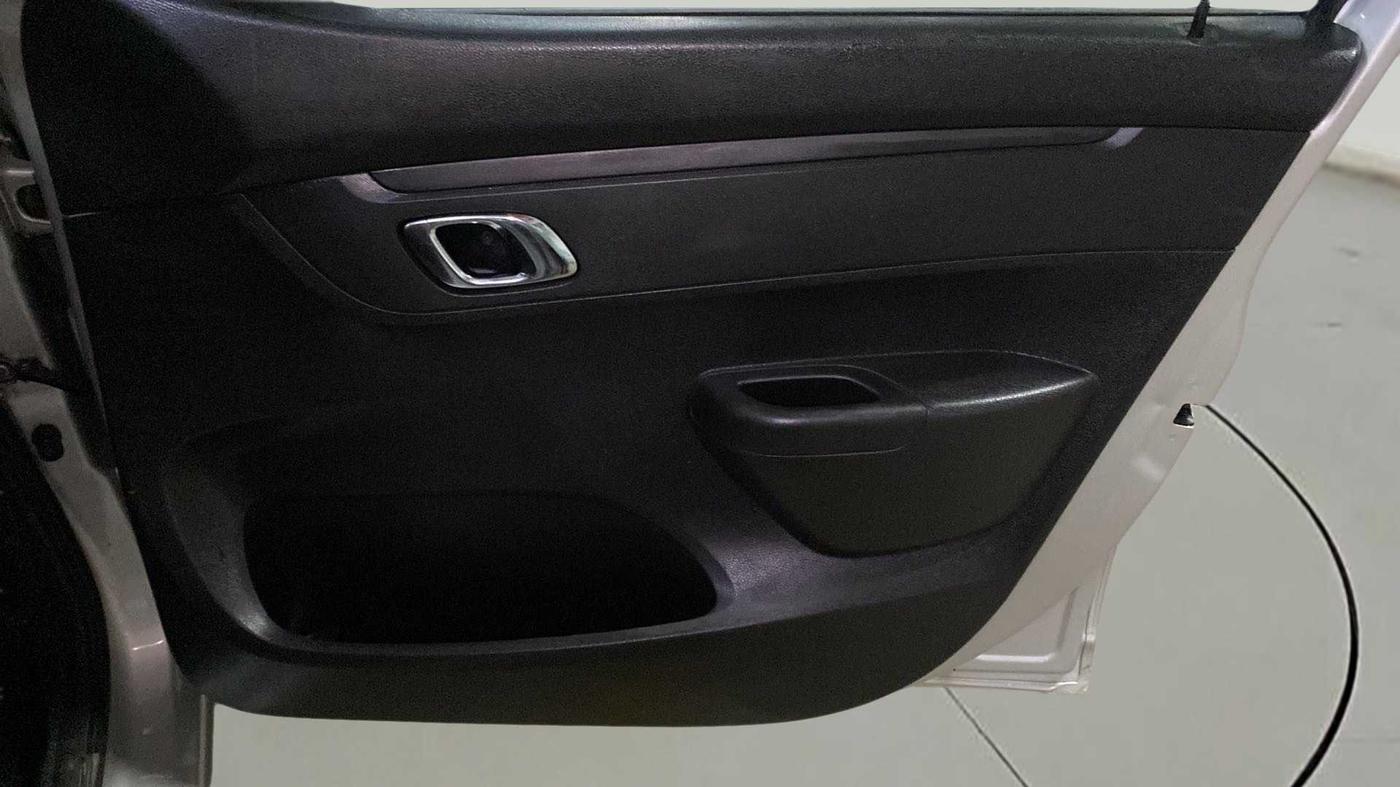 2018 Renault Kwid RXT 1.0 AMT (O), Petrol, Automatic, 38,847 km, Driver Side Door Panels Control