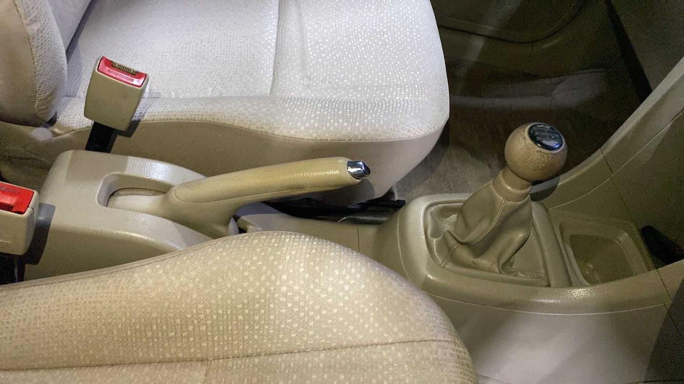 2014 Maruti Swift Dzire VXI, Petrol, Manual, 42,105 km, Gear Lever