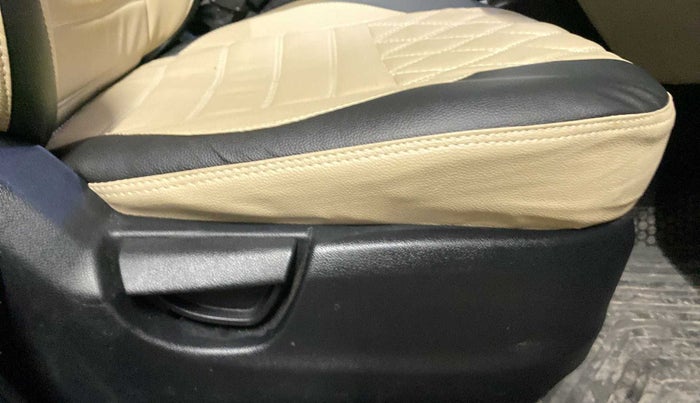 2019 Hyundai NEW SANTRO SPORTZ CNG, CNG, Manual, 1,09,496 km, Driver Side Adjustment Panel