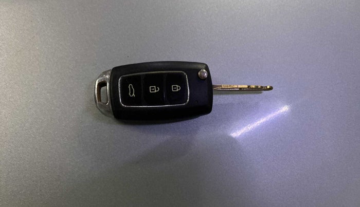 2019 Hyundai NEW SANTRO SPORTZ CNG, CNG, Manual, 1,09,496 km, Key Close Up