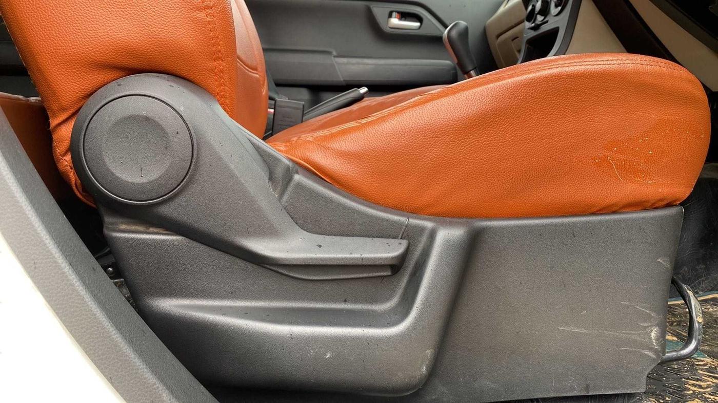 2019 Maruti New Wagon-R VXI 1.0 AMT, Petrol, Automatic, 95,456 km, Driver Side Adjustment Panel