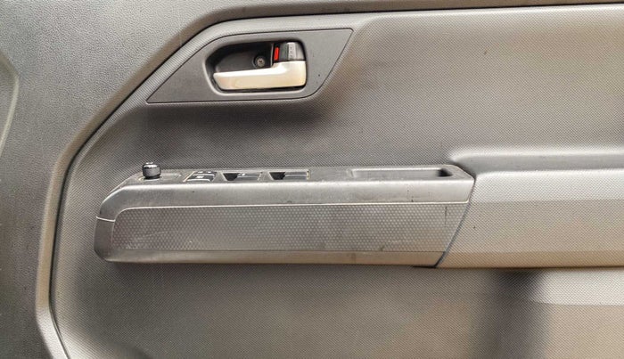 2019 Maruti New Wagon-R VXI 1.0 AMT, Petrol, Automatic, 95,456 km, Driver Side Door Panels Control