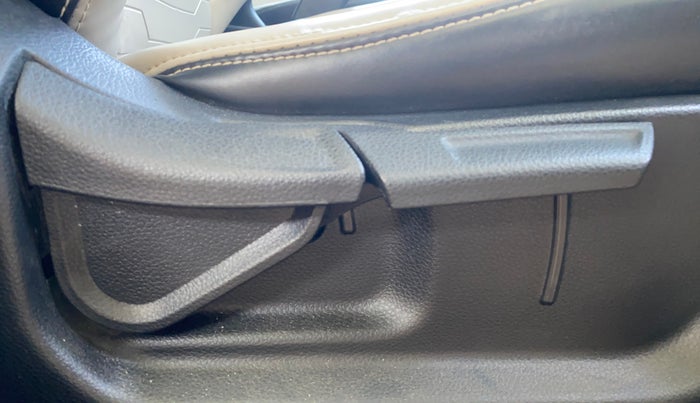 2023 KIA SONET HTX 1.0 IMT, Petrol, Manual, 19,847 km, Driver Side Adjustment Panel