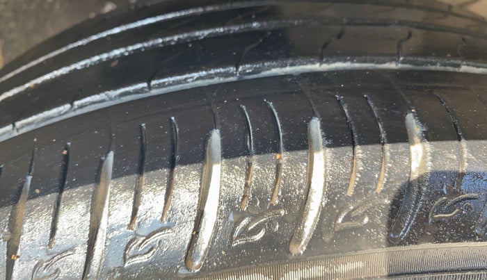 2023 KIA SONET HTX 1.0 IMT, Petrol, Manual, 19,847 km, Left Front Tyre Tread