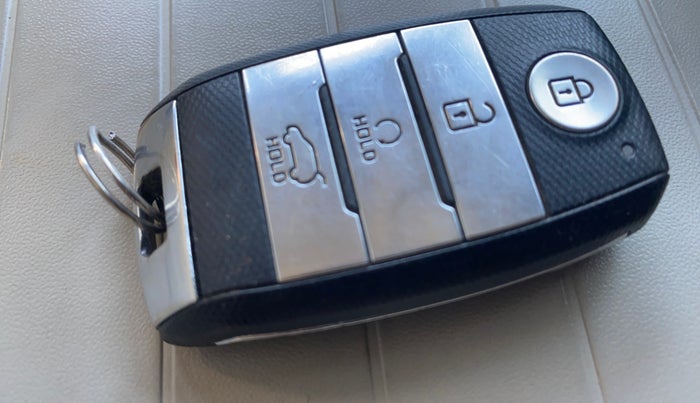 2023 KIA SONET HTX 1.0 IMT, Petrol, Manual, 19,847 km, Key Close Up