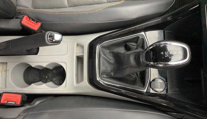 2022 Skoda KUSHAQ STYLE 1.0L TSI AT (6 AIRBAGS), Petrol, Automatic, 20,096 km, Gear Lever