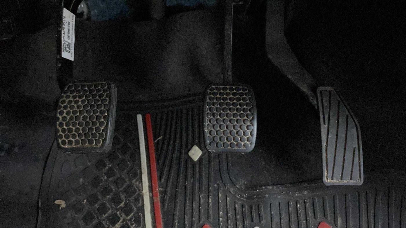 2022 Maruti Alto VXI, Petrol, Manual, 10,612 km, Pedals