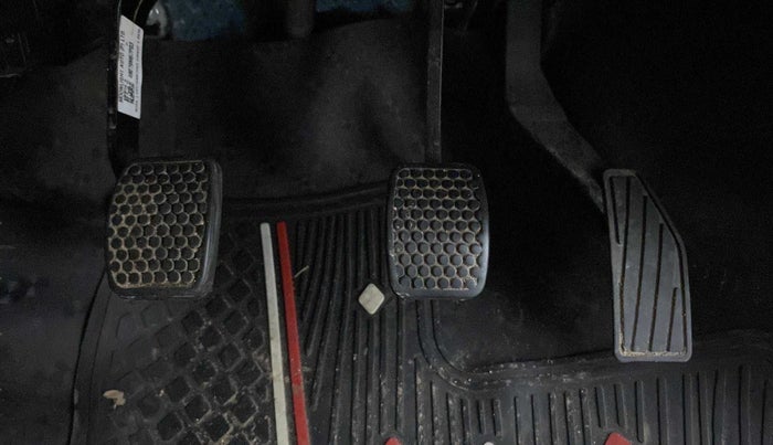2022 Maruti Alto VXI, Petrol, Manual, 10,612 km, Pedals